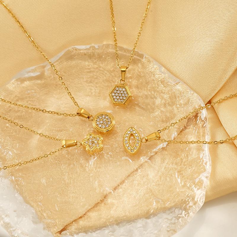 Light Luxury Elegant Gentle Zircon Geometric Necklace Femininity Titanium Steel Gold Clavicle Chain