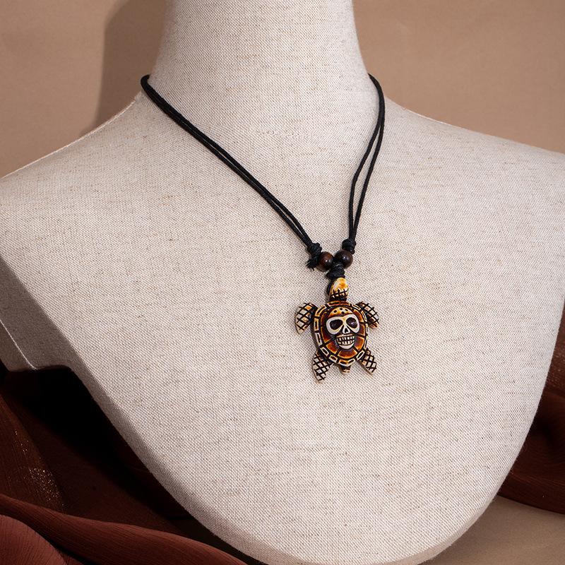 Retro Ethnic Style Niche Men'S And Women'S Collarbone Chain, Pendant Necklace, Shark Tooth Sweater Chain, Imitation Ivory Adjustable Necklace.