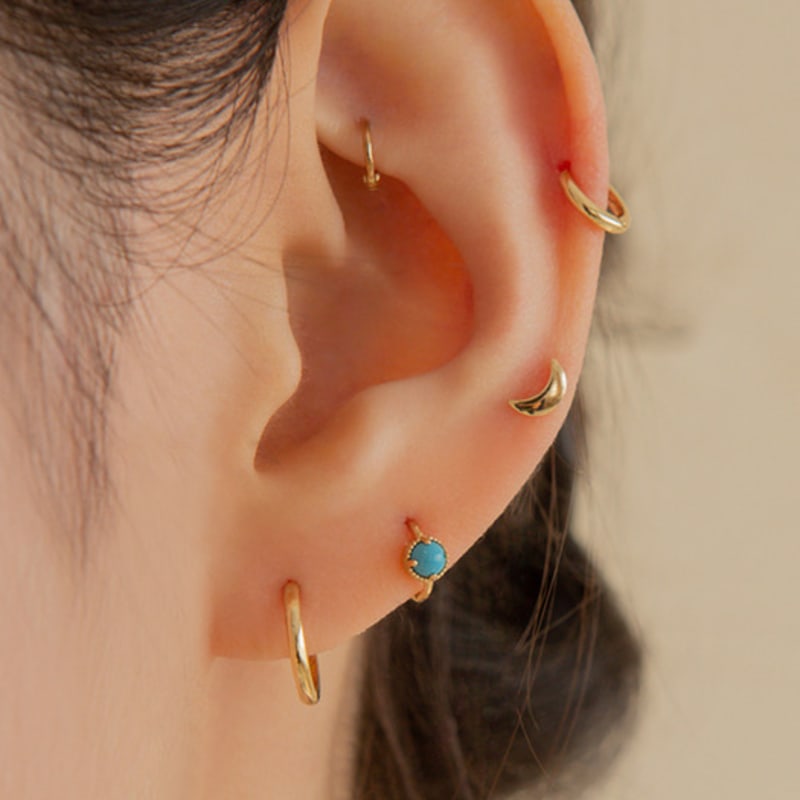 LUNNE 14k Volume Crescent Moon Earrings (14k Gold) A05