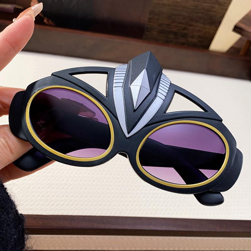2025 Korean Style Kids' Sunglasses: Cute Cartoon Ultraman Design for Boys and Girls