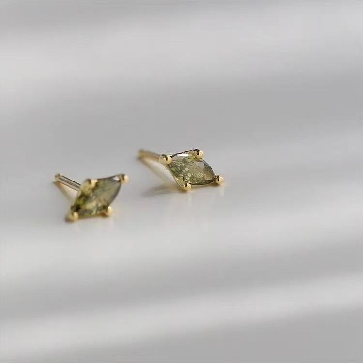 Female Mini Minimalist Temperament, Compact and Exquisite Earrings