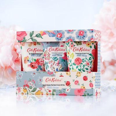 Zestaw prezentowy kremów do rąk Cath Kidston Cottage Patchwork
