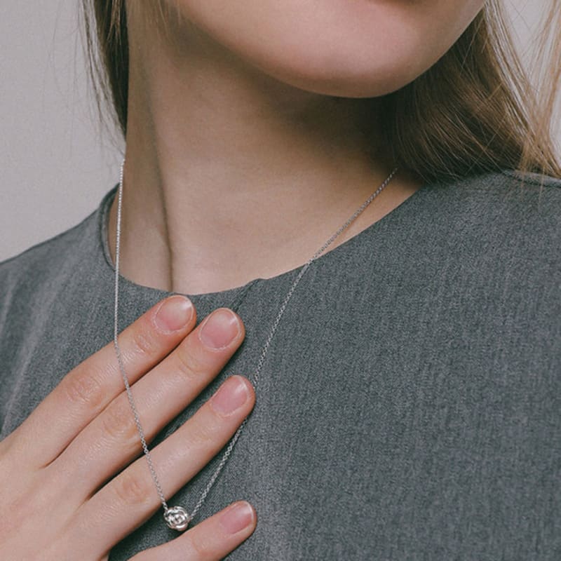 

J.Lauren Blooming Rose Pendant Silver Necklace N01215 single type