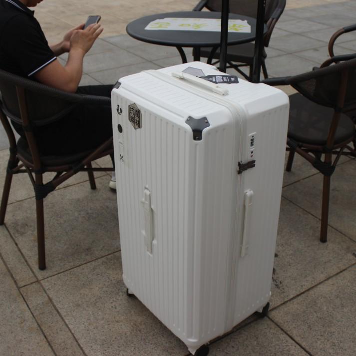 Extra Large Capacity Five-Wheel Antibacterial Suitcase with Brake Wheel and Password Lock