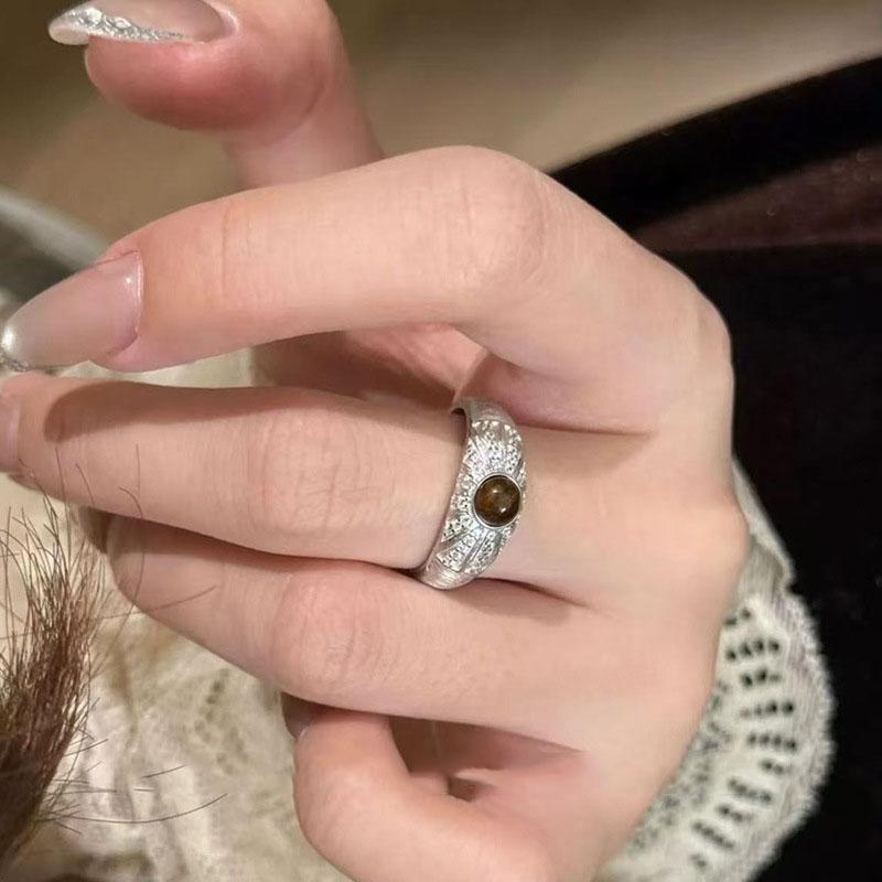 New Luxury Temperament Rhinestone Rings Vintage Irregular Metal Open Finger Rings For Women Party Jewelry Accessories Gifts