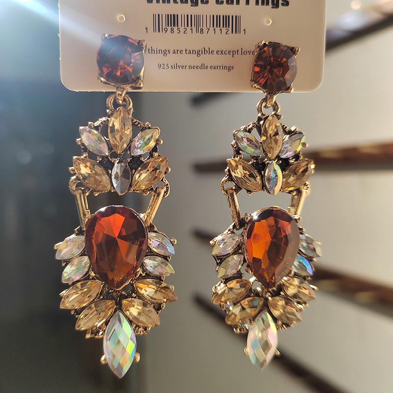 

Преувеличенные винтажные серьги-заявления со стразами и клипсы для ушей