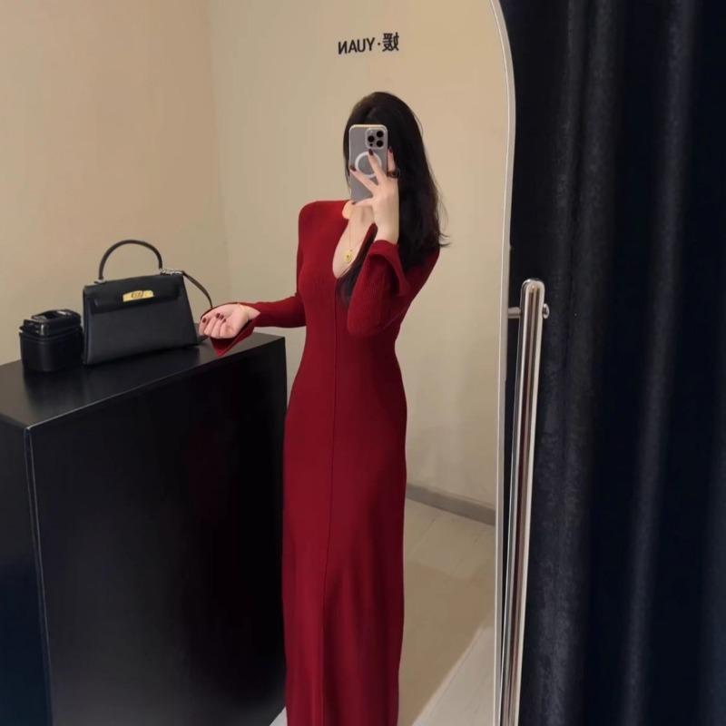 Minimalist Early Autumn Fashion Wear with Red V-neck Knitted Dress Slim Temperament with Coat Dress