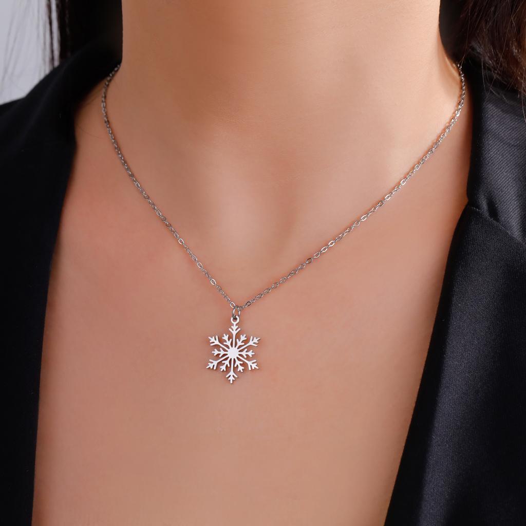 Jeshayuan Christmas Snowflake Pendant Necklace for Women Stainless Steel Neck Chain Special Jewelry Gift