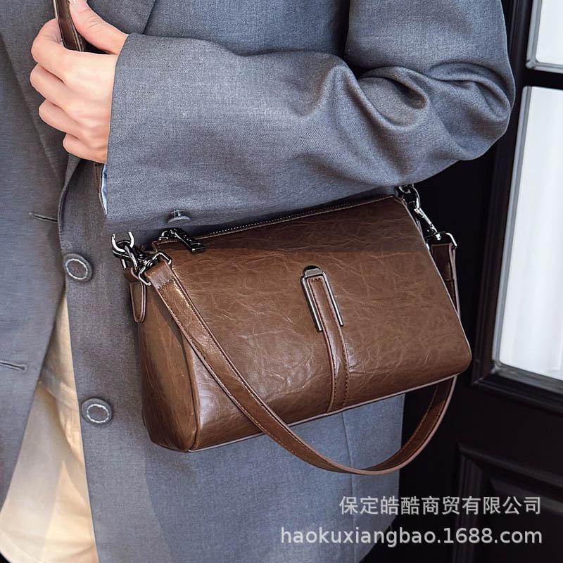 Premium Sense Retro Small Bag Women 2025 New Fashion Versatile Messenger Bag Commuter Shoulder Armpit Bag Small Bag