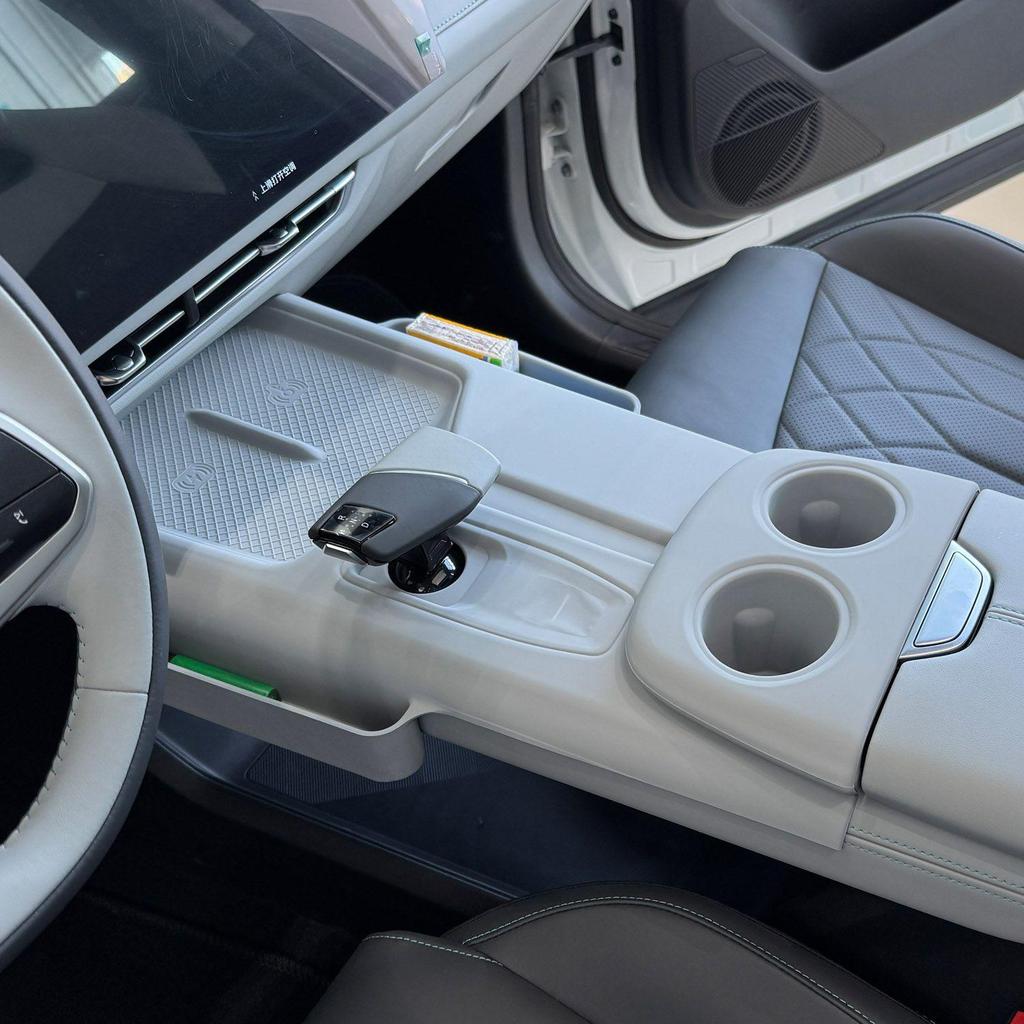 Anti-Slip Pad for Wireless Charger and Cup Holder in Changan UNIZ Console