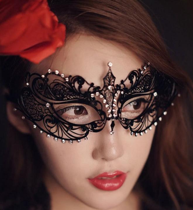 Mască de Prințesă cu Strasuri pentru Jumătate de Față - Acoperire Glamuroasă pentru Ochi pentru Balul de Halloween