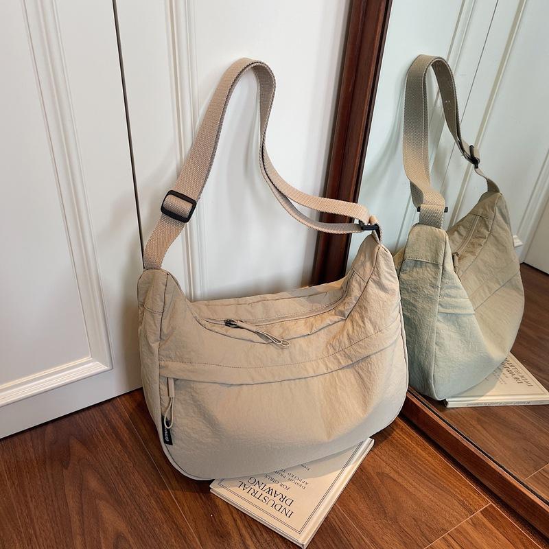 Fashion commuter dumpling bag women's shoulder bag summer new casual versatile small breast bag messenger bag