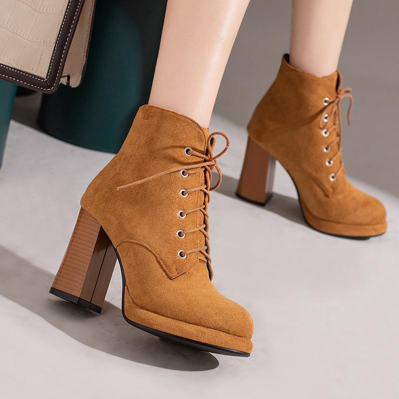 

Новые модные короткие сапоги на высоком каблуке на грубом каблуке