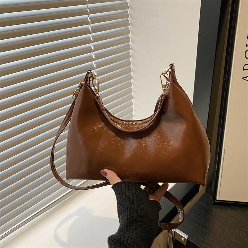

Women s bag premium oil wax leather bag 2025 new autumn and winter super fire shoulder armpit small bag brown messenger bag