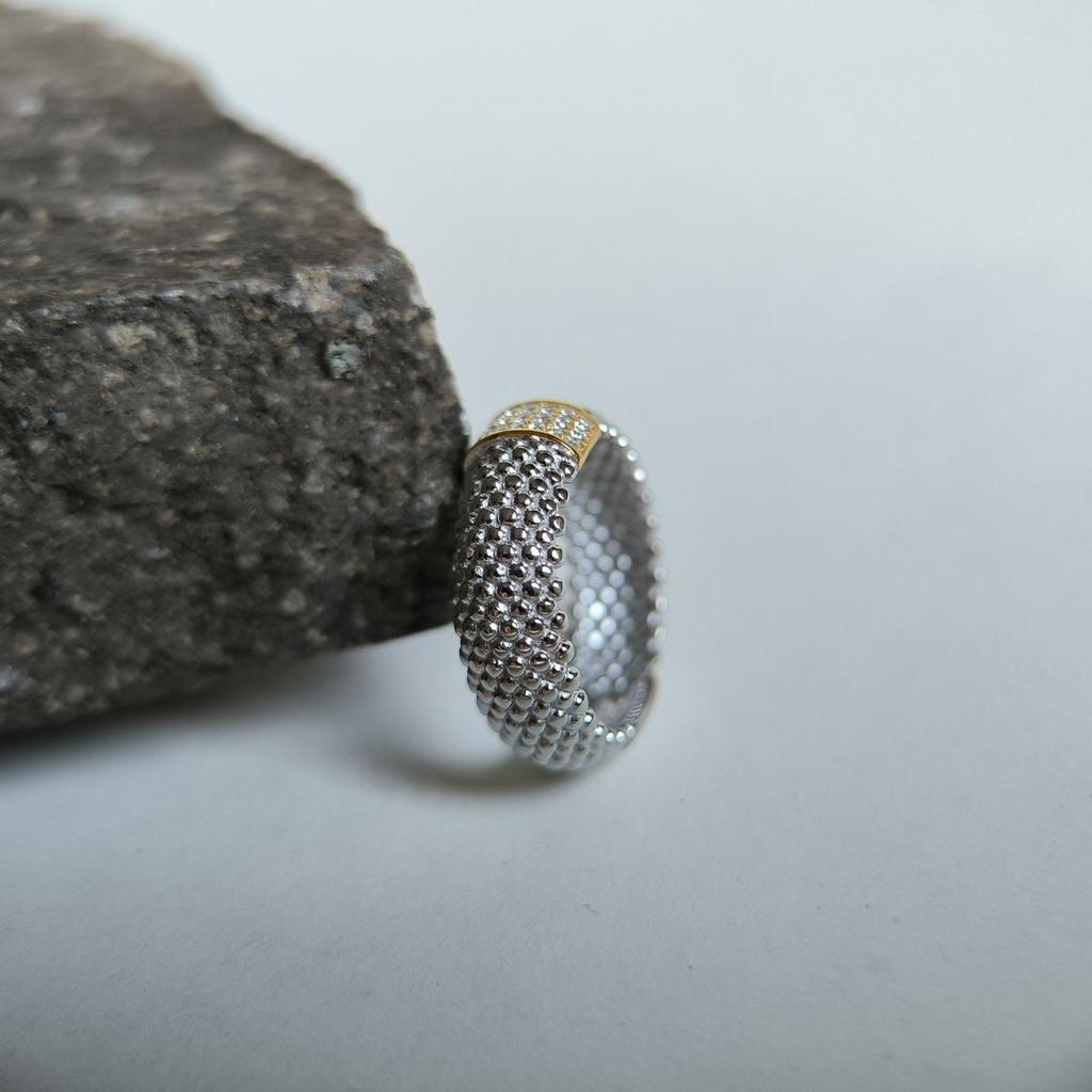 Серебряное кольцо с фианитами, вес изделия 5,75 гр (2184072)