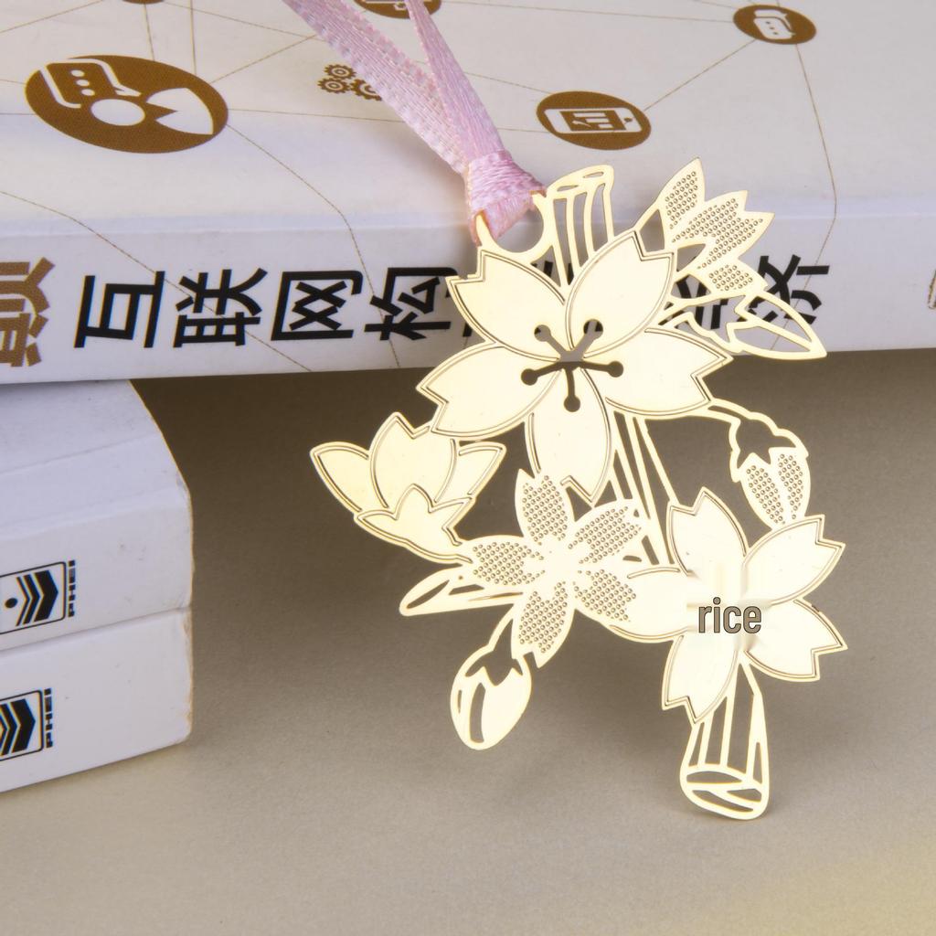 Exquisite Hollow Brass Bookmarks: Retro Chinese Style Custom Gifts