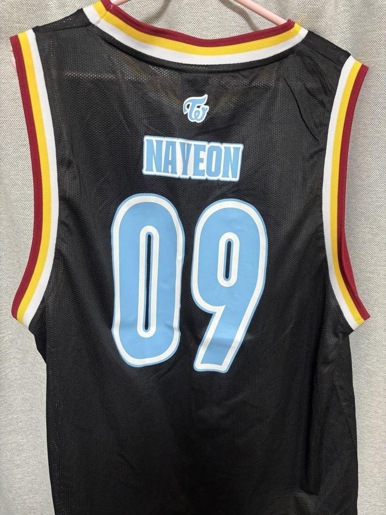 [USED] NAYEON 09 TEAM TWICE jersey