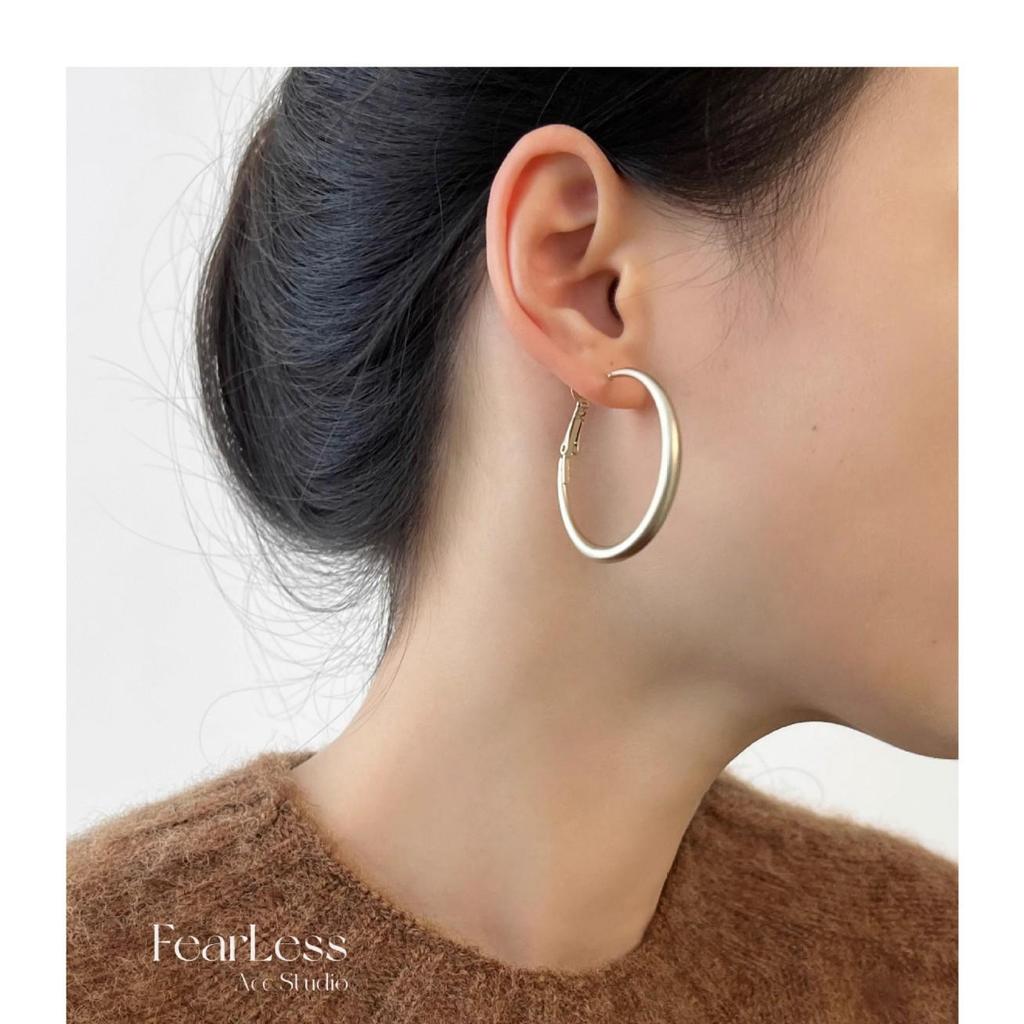 Dongdaemun Chunky Circle Hoop Earrings: Matte Gold & Silver, 14k Gold Plated