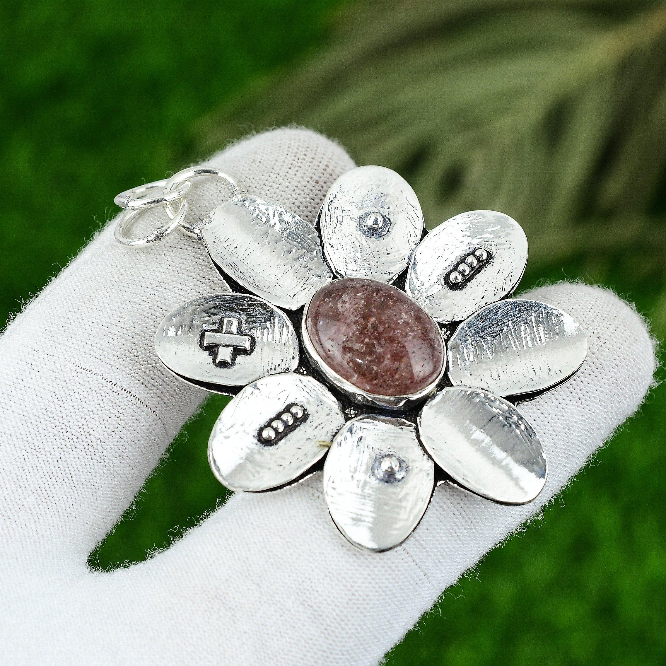 

Юбилейный подарок для нее Подвеска с натуральным клубничным кварцем из серебра 925 пробы