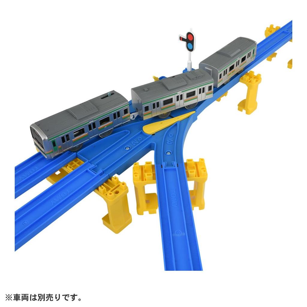 Plarail Automatic Turnout Rail (Includes One 1/2 Straight Rail) R-16