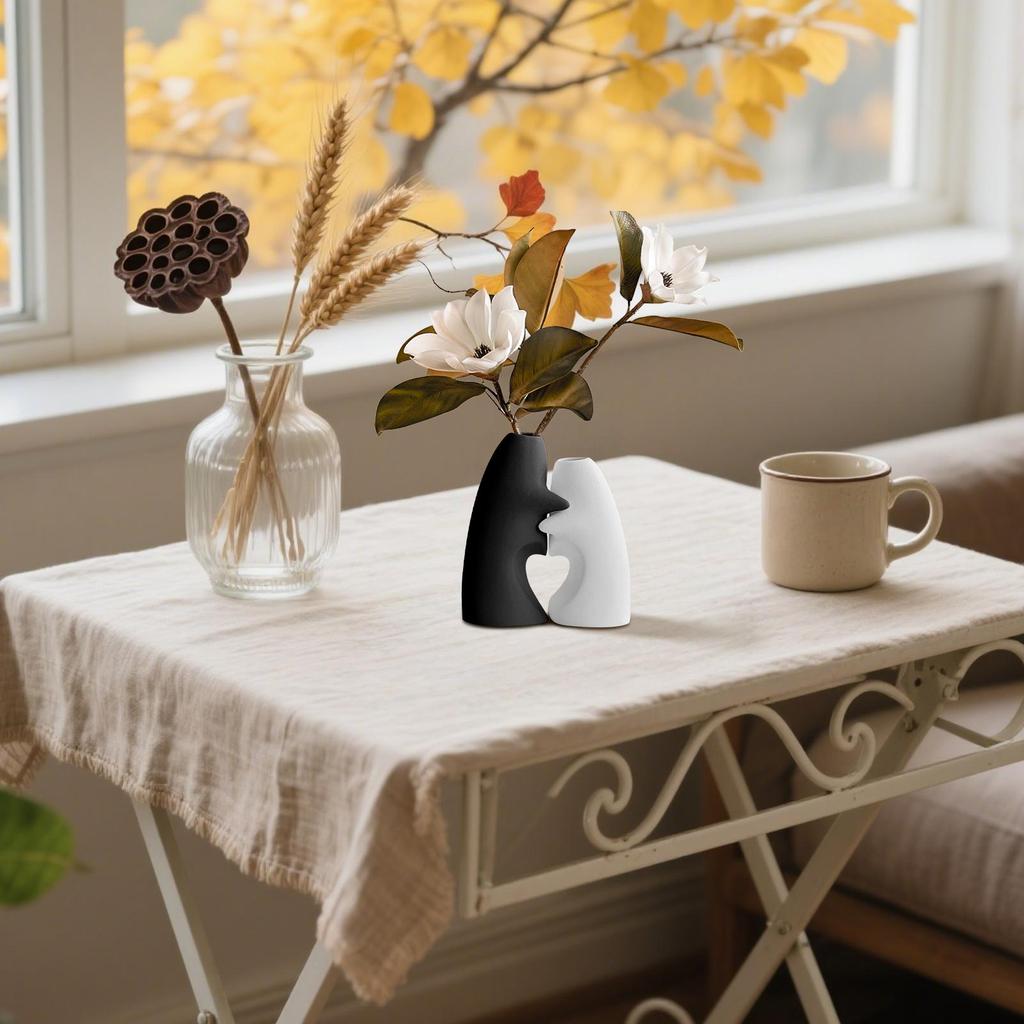 A pair of hug vases for bouquets 2 Pieces Bouquet Holders Ceramic Hugging Flower Vases light luxury high end ornaments