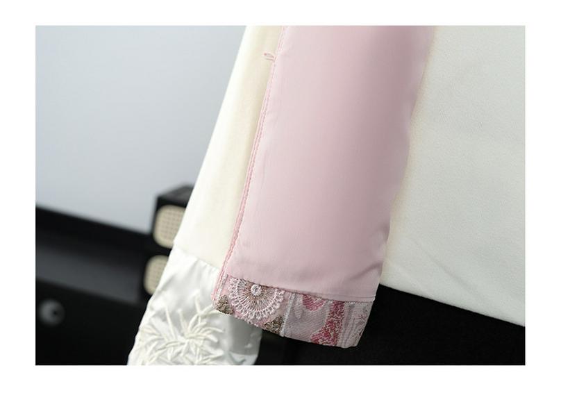2026 Spring Collection: Elegant Chinese-Style Vest for Middle-Aged Women, Dignified and Trendy Fashion for Women Aged 50+