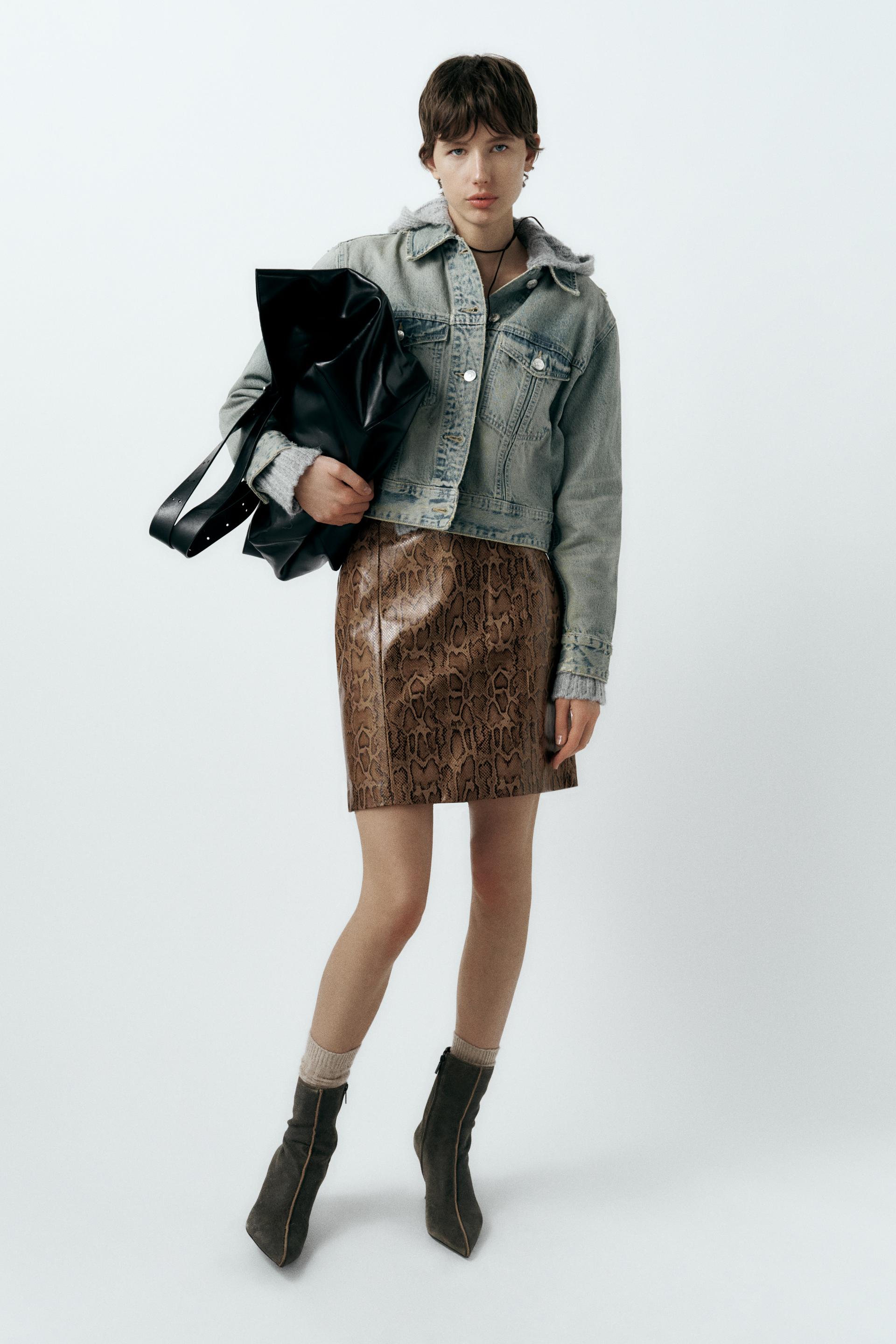 

ЮБКА ИЗ КОЖИ С ЭФФЕКТОМ ЗМЕИНОЙ КОЖИ