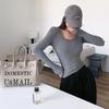 Maglietta nera aderente a maniche lunghe con scollo a U e taglio basso, da donna, autunno/inverno