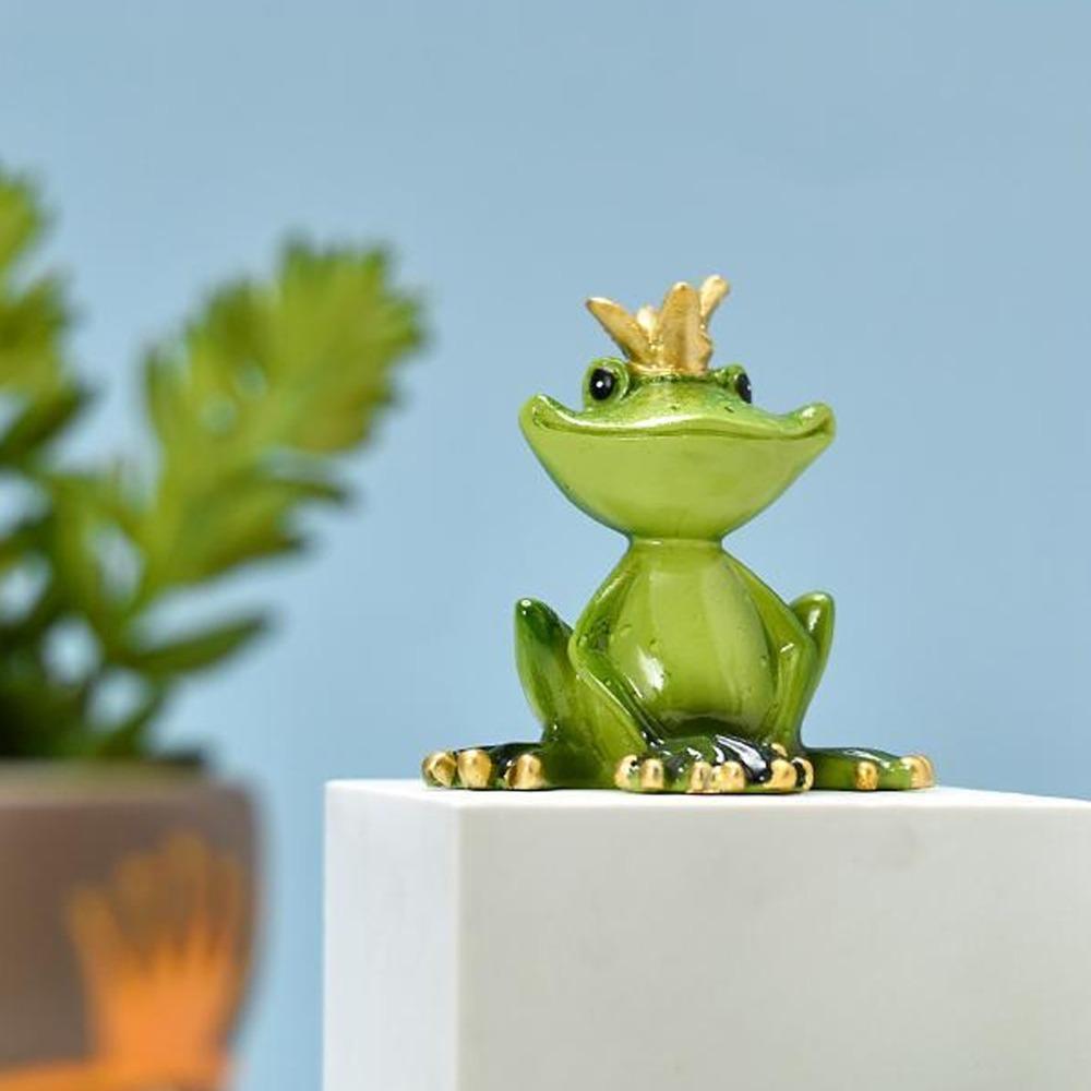 Resin Yoga Pose Amphibian Resin Figurine Bedroom Shelf Ornamental Piece Crown