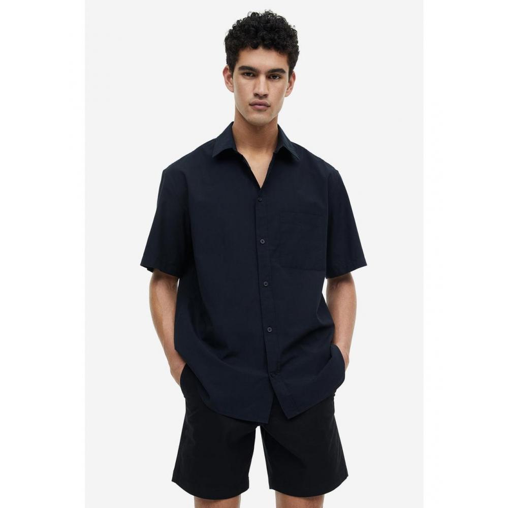 

Рубашка HM с короткими рукавами стандартного кроя, черная 1143921003