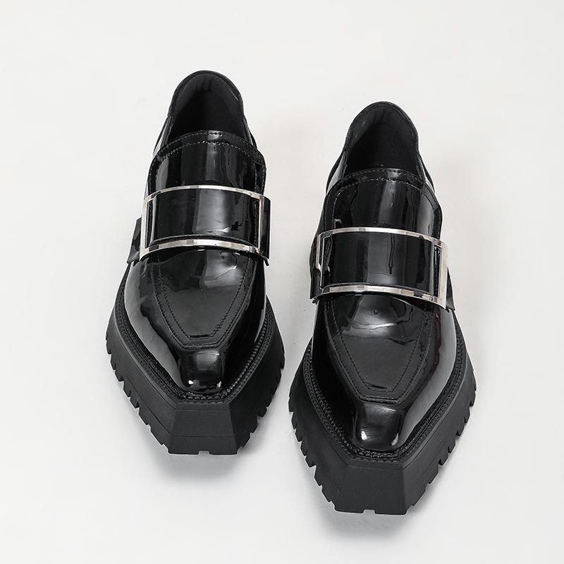 

Остроносые маленькие кожаные туфли женские в британском стиле ретро металлические одинарные туфли 2025 новые кожаные на платформе толстый каблук подиумные лоферы 39 чёрный