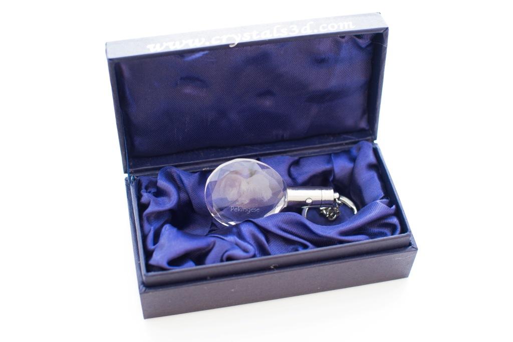 Pekingese, Pekinese, Peke – Pendant with a photo of a dog, crystal key ring in a gift box | Art-Dog