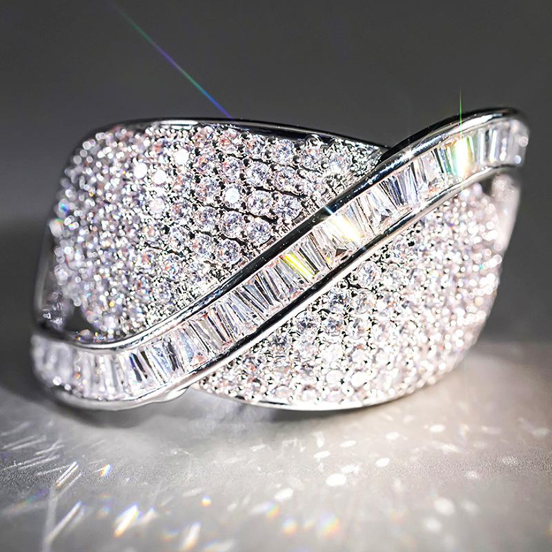 Sweet and cool new ring women, micro-inlaid zircon shiny ring S line geometric design jewelry.
