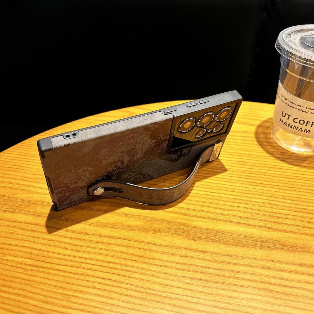 Samsung S24ULTRA Mobile Phone Case S23ULTRA Retro Imprinted Butterfly S22ULTRA Wristband Protection Case