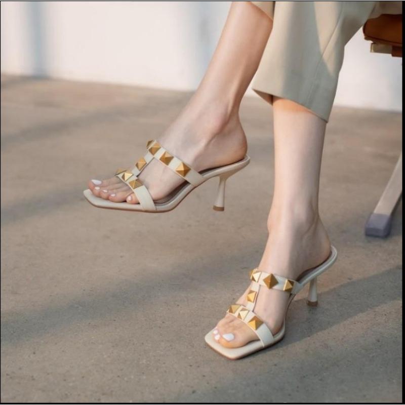 Fashion 2024Indoor  on Word Open Toe Off White Rivet Slides Outside Shoes for Women Sandals  Slippers Job with Free Shipping