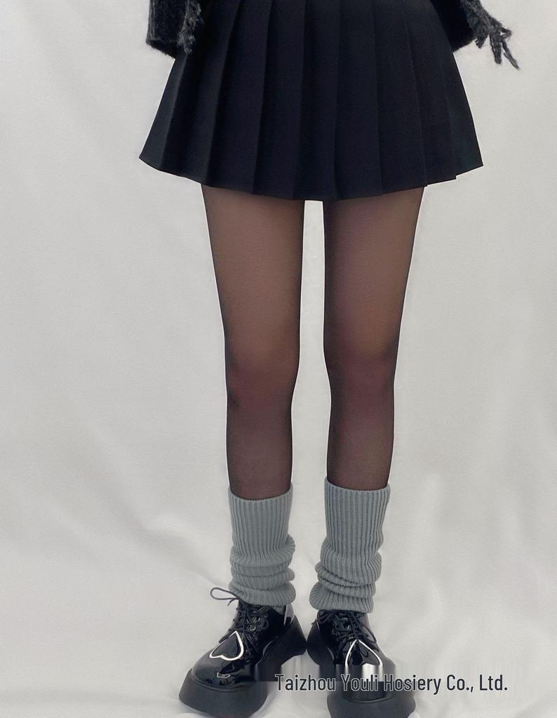 Festive Red Zhi Xun Woolen Stirrup Leg Warmers - Cozy Autumn/Winter Short Socks