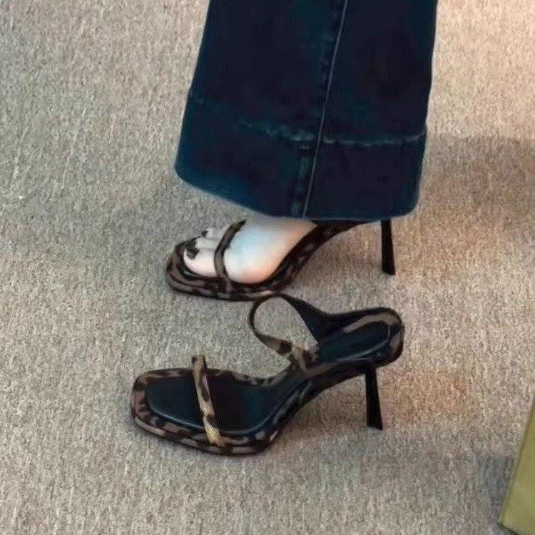 

Весна и Осень 2024 Новая Мода Универсальный Толстый Каблук Открытый Носок Универсальные Простые Квадратный Носок Крутые Шлепанцы Женские Высокие Каблуки 40 леопардовый