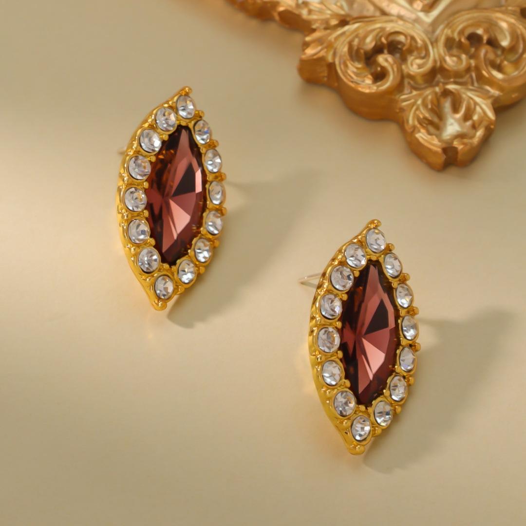 

Medieval Vintage Retro Necklace Stud Earrings Set, Niche Design Fashionable Personality Plated Real Gold