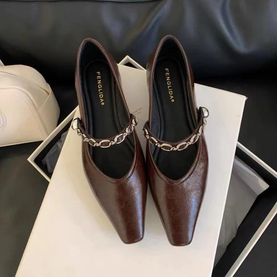 2025 spring and autumn new French shallow mouth Mary Jane shoes retro metal chain small leather shoes pointed flat sole shoes women