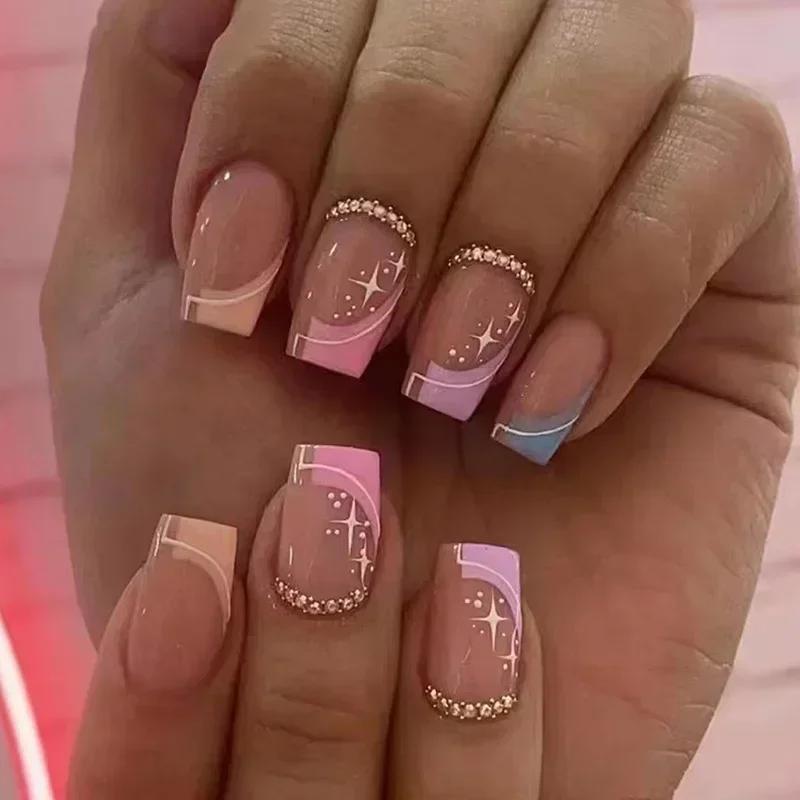 24 stycken Enkelt Rött Franskt Falskt Nagelkortsset Korta Fyrkantiga Falska Naglar med Lim Avtagbara Nageltippar Kärleksmönster Press-on Naglar