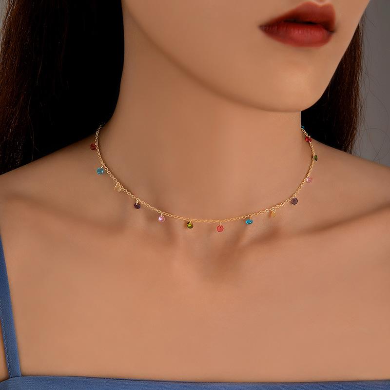 

Французское ретро цветное циркониевое ожерелье-чокер для женщин, свежий стиль, универсальное повседневное короткое ожерелье на ключицу