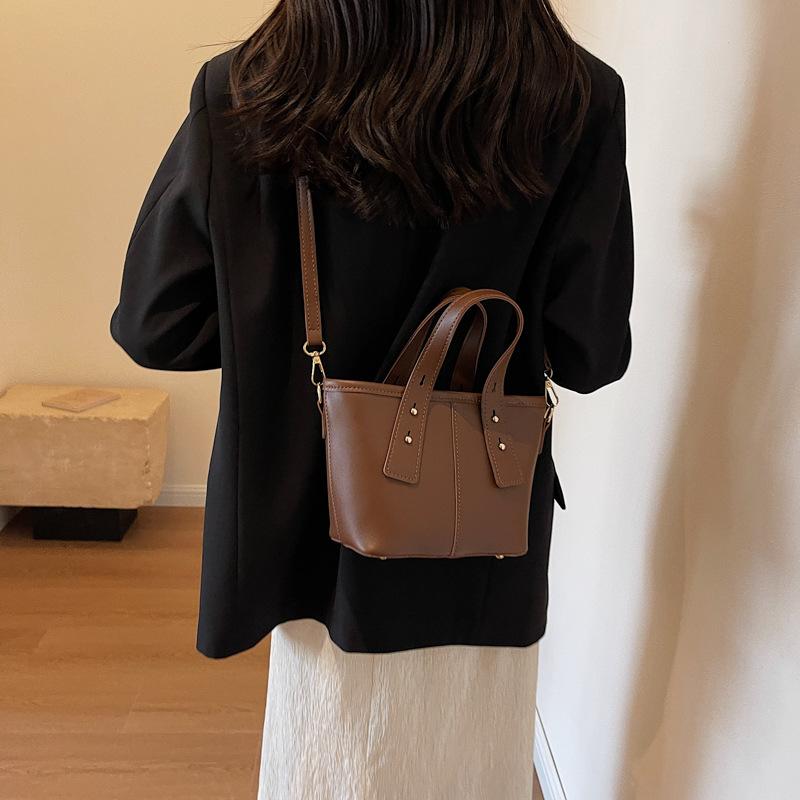 Niche design bucket bag women's bag new contrasting color handbag texture foreign style shoulder bag feeling messenger bag