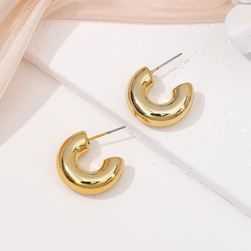 New product gold stud earrings light luxury retro geometric earrings feel fashionable and simple C-shaped gold stud earrings