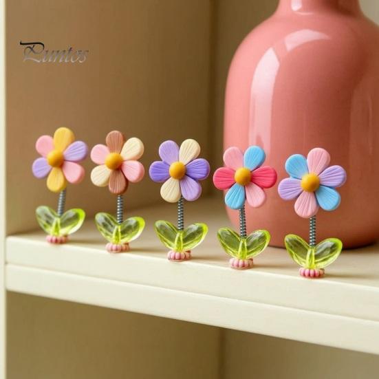 Small Car Dashboard Figurine Spring Wobbly Flower Ornament, Shaking Head Sunflower Interior Decor, Cute Decorations for Rearview Mirror And