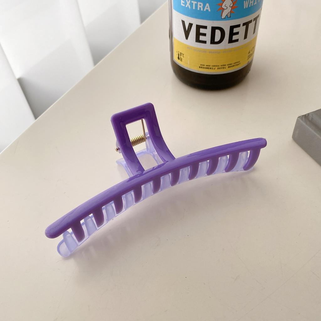 Beautifully Plastic Crafted Hair Claw Clips With Elegant Shapes And Vibrant Colors For Every Hairstyle Needs