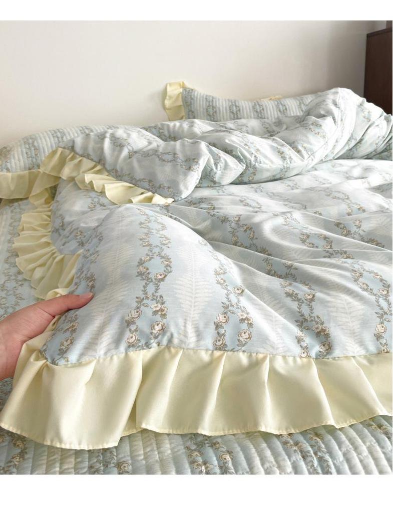 Spring/Summer Small Floral Lace Bedspread Set: 4-Piece, Skin-Friendly, Soft Imitation Cotton for Single Bed
