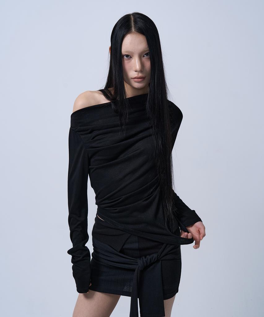 ZIZEMUSEUM Off Shoulder Shirring Cut-Out Top (Black)