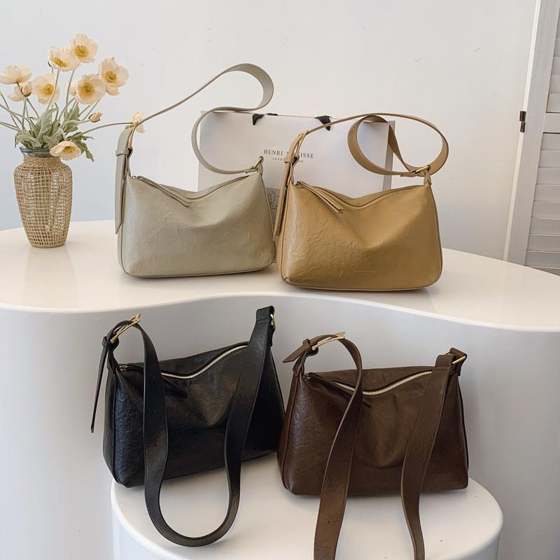 Classic Minimalist Large Capacity Bag For Women With Pu Material And Style