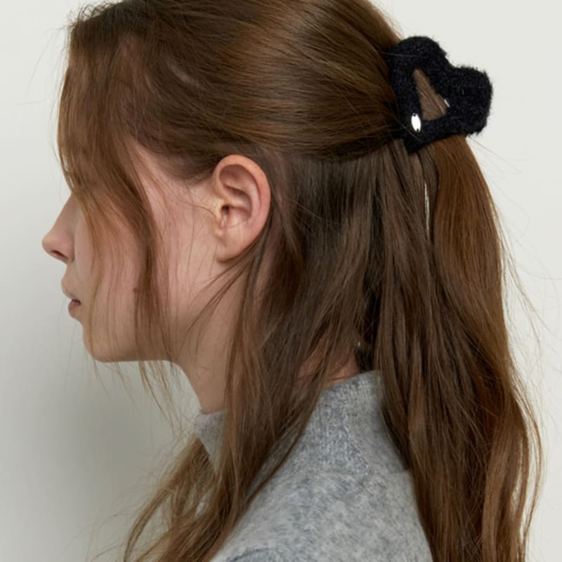 

KINDABABY black fur metal heart claw black