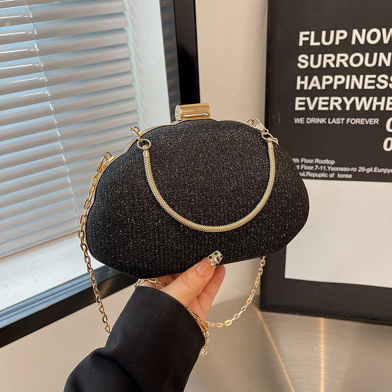 Banquet portable small bag women's 2026 new popular fashion chain dinner bag temperament versatile women's messenger bag